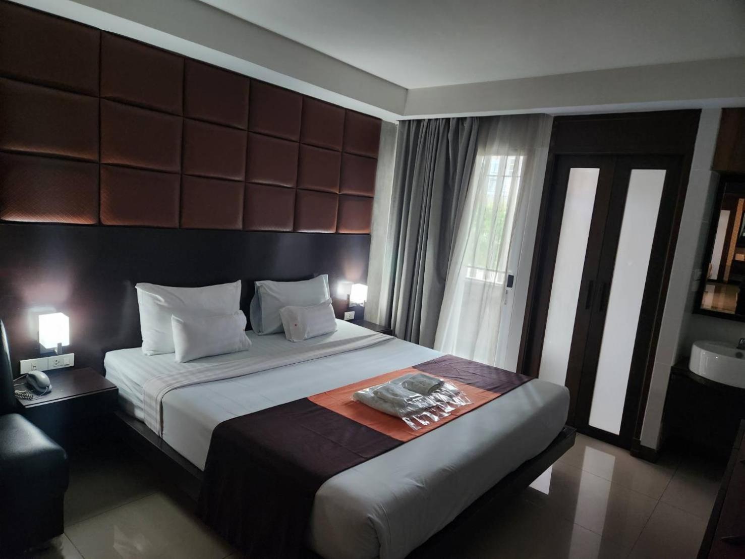 Collection O The Bangkok Cha Cha Suite Exterior foto