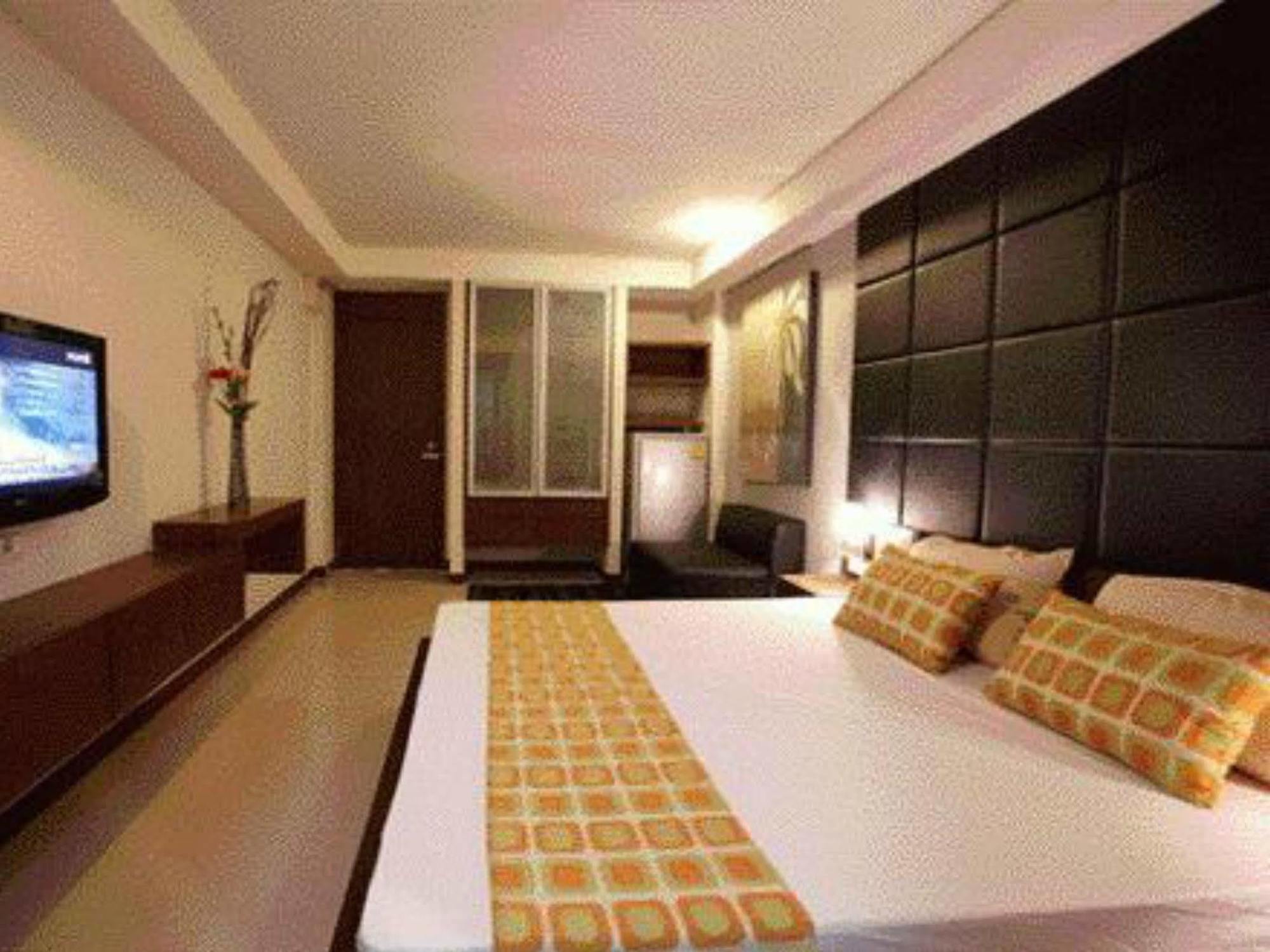 Collection O The Bangkok Cha Cha Suite Exterior foto
